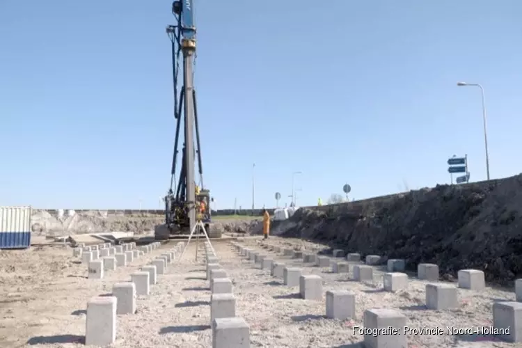 Palenmatras als fundering rotonde Westfriesedijk (N239)