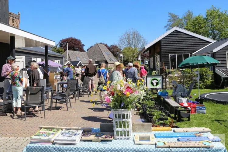 Plantenmarkt bij Rundveemuseum in Aartswoud op zondag 1 mei