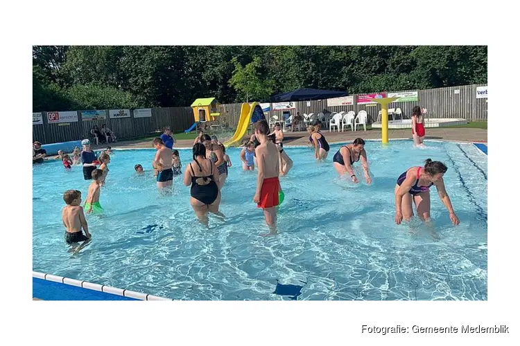 Oekraïners krijgen zwemles in Andijk