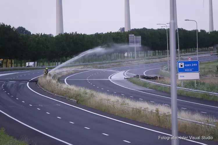 Politie zoekt verdachten vernieling rijksweg A7