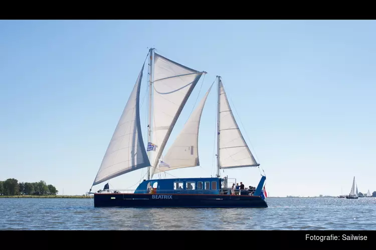 Mensen met een beperking varen 24 uurs zeilrace