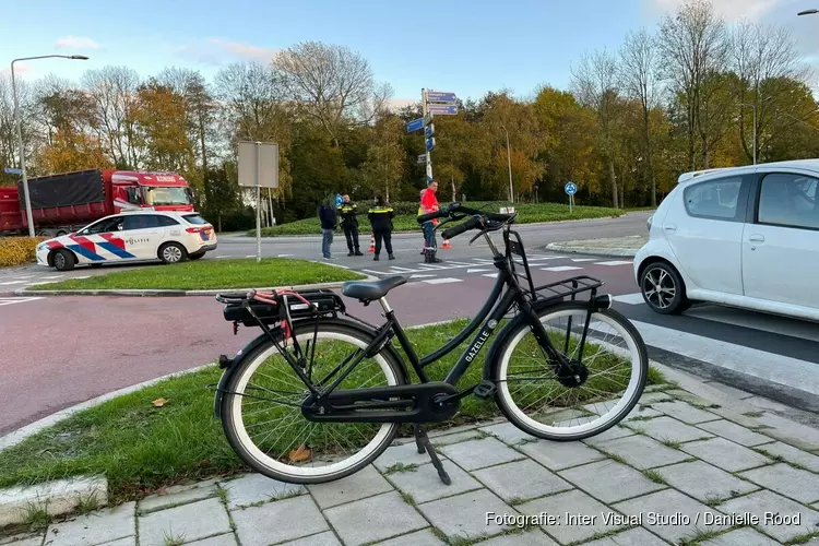 Jonge fietser komt met schrik vrij na aanrijding met auto in Wognum