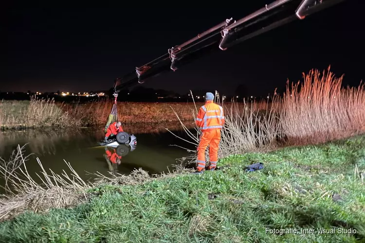 Twee auto&#39;s op dezelfde avond te water in Twisk