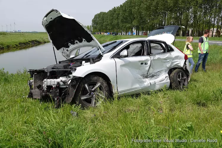 Automobiliste veroorzaakt ongeluk in Zwaagdijk