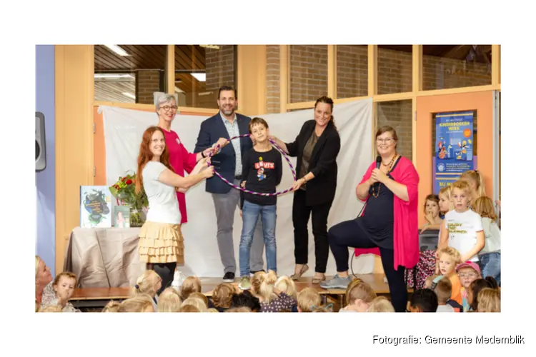 Wethouder Gringhuis opent eerste ‘de Bibliotheek op school’ voor de gemeente Medemblik