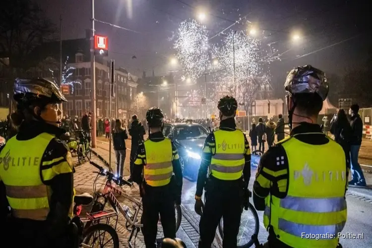 Politie heeft drukke nacht met heftige incidenten: veel geweld tegen hulpverleners