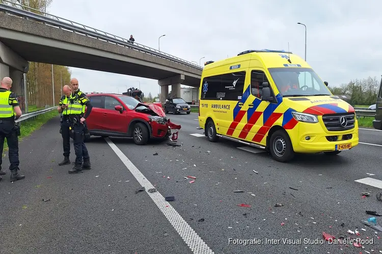 Één gewonde en drie auto's betrokken bij kop-staart botsing op de A7 bij Wognum