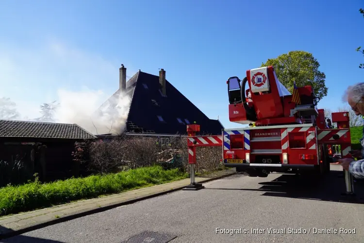 Brand in stolpboerderij in Andijk