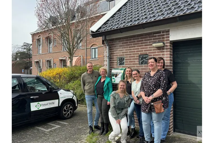 Schenking van AED aan De Herbergier in Wognum