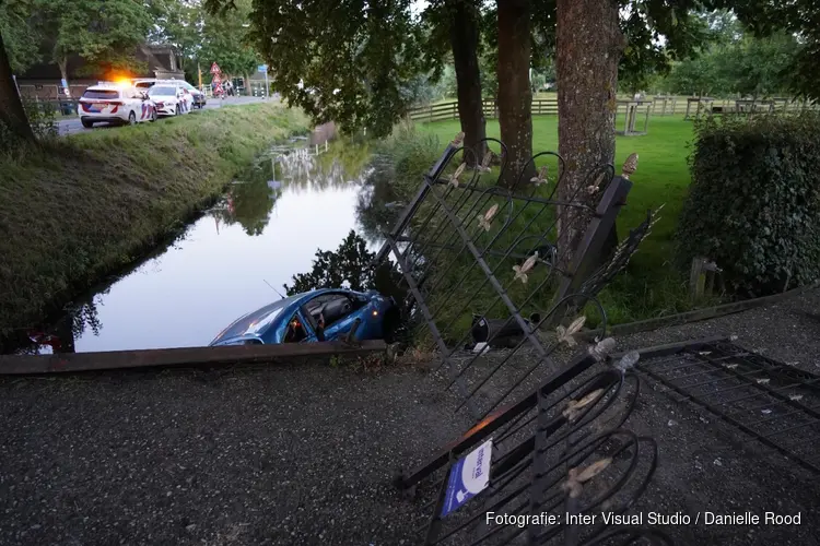 Auto te water in Lambertschaag