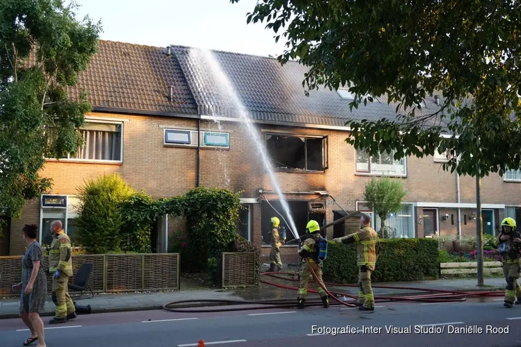 Rijtjeswoning in Wervershoof volledig uitgebrand