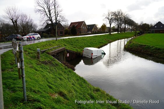 Bestelbus te water in Wervershoof