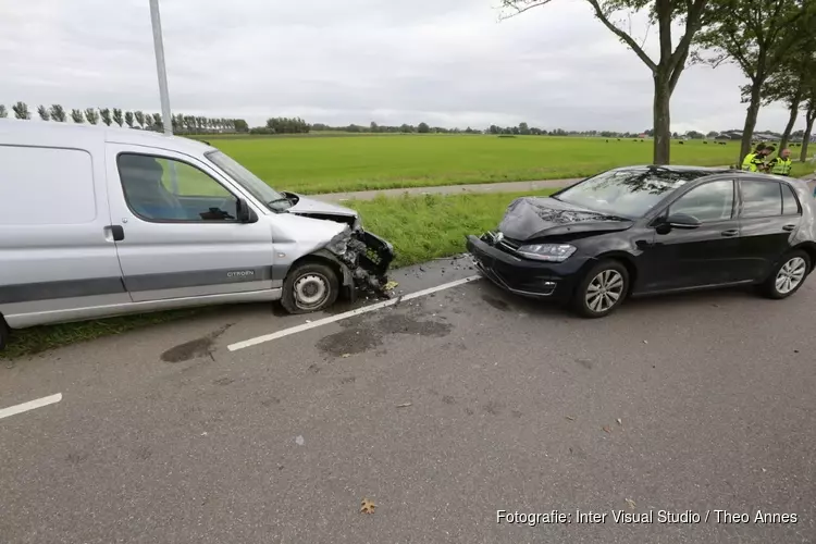 Twee voertuigen total loss na aanrijding