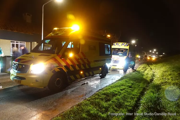 Brommobiel betrokken bij botsing Andijk