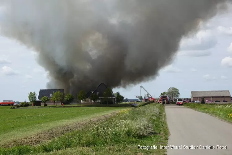 Grote brand in opslagloods Oostwoud