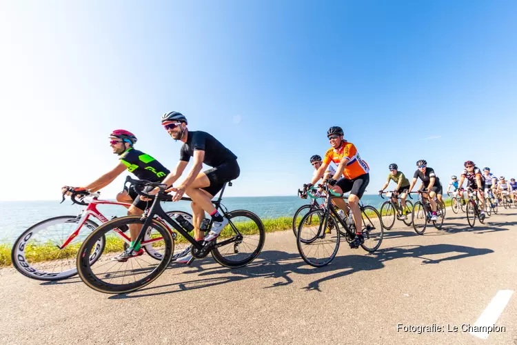 Ronde van de Westfriese Omringdijk start vanaf het Kerkplein in Hoorn