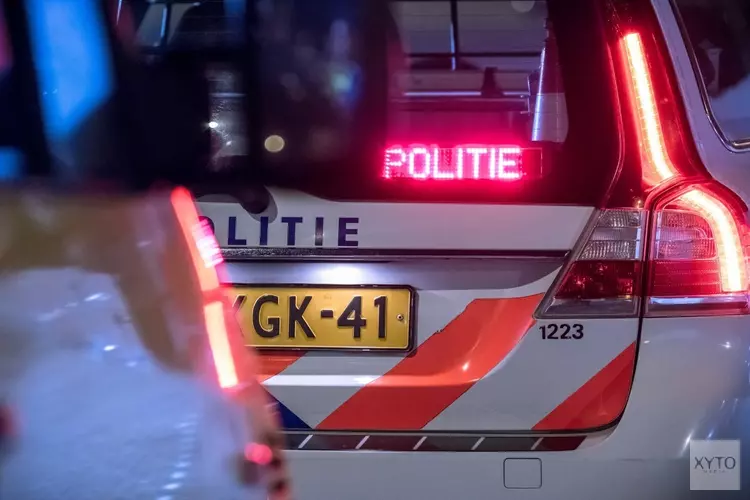 Auto ondersteboven in sloot, bestuurder aangehouden